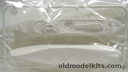 R&L 1/2960 HMS Canberra Ocean Liner - Bagged plastic model kit